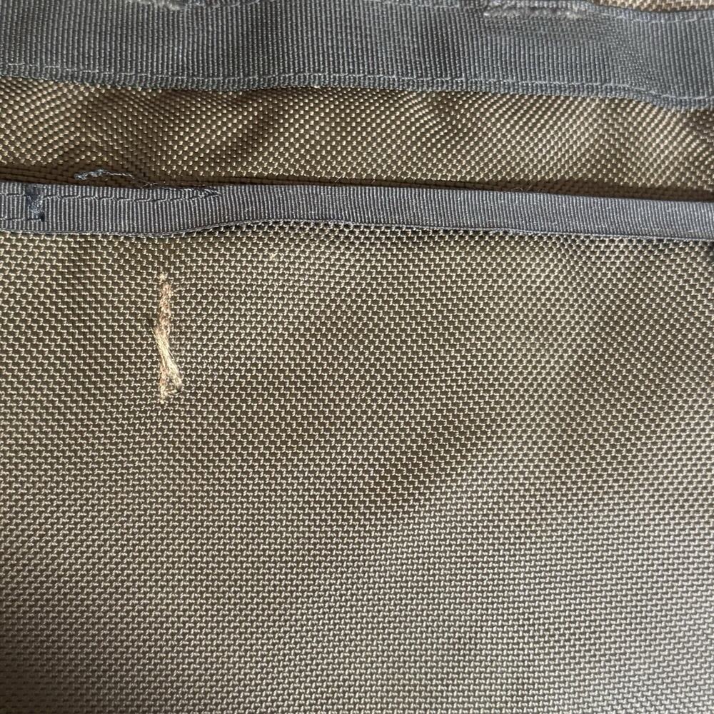 Vintage Patagonia Vertical Mass Crossbody Sling Bag Gray Travel Laptop Messenger - Picture 10 of 15